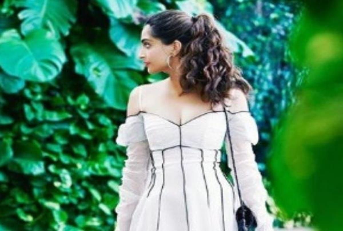 Sonam kapoor leave twitter after trolled by users memes goes viral delhi ncr