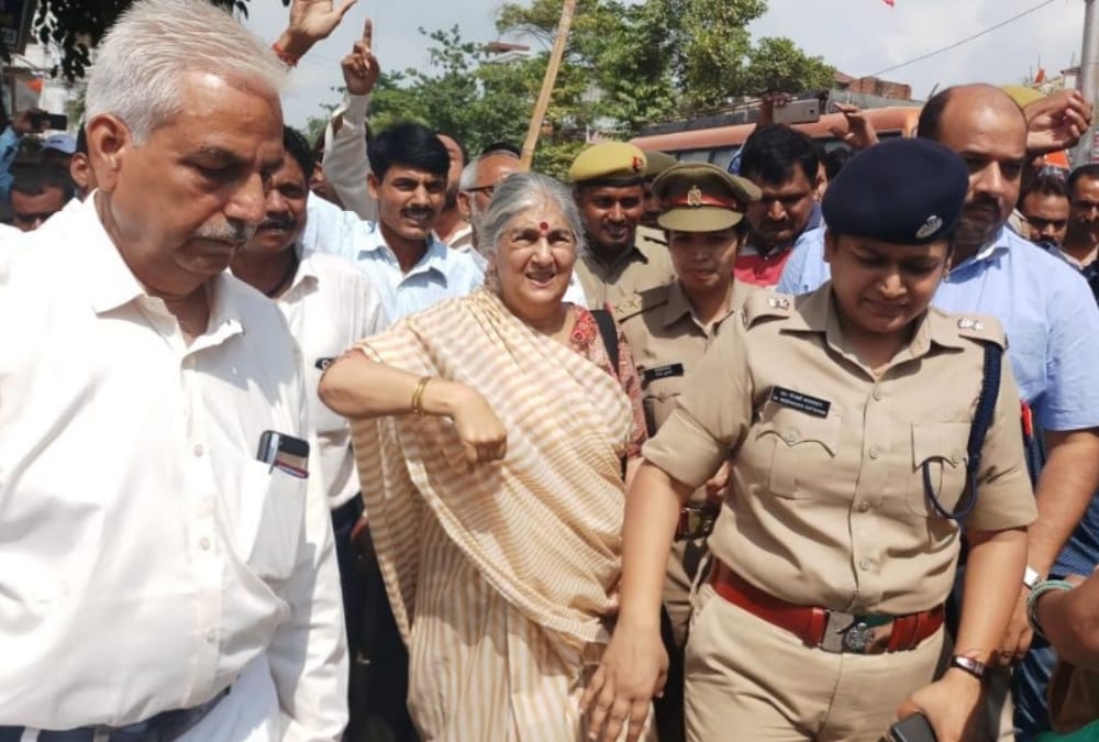 subhashini ali arrested in sultanpur.