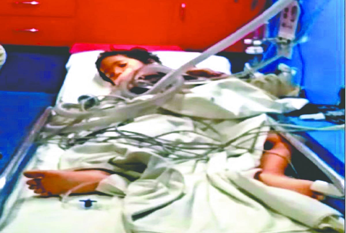 Due to poor condition of government hospitals in Delhi 6 years old boy do not get treatment