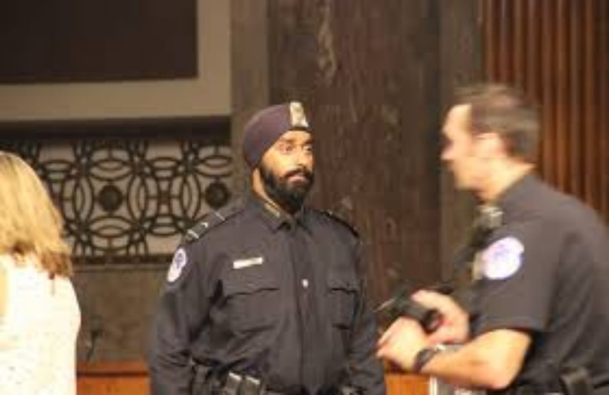born in india anshdeep in security fleet of president donald trump,first sikh to be admitted