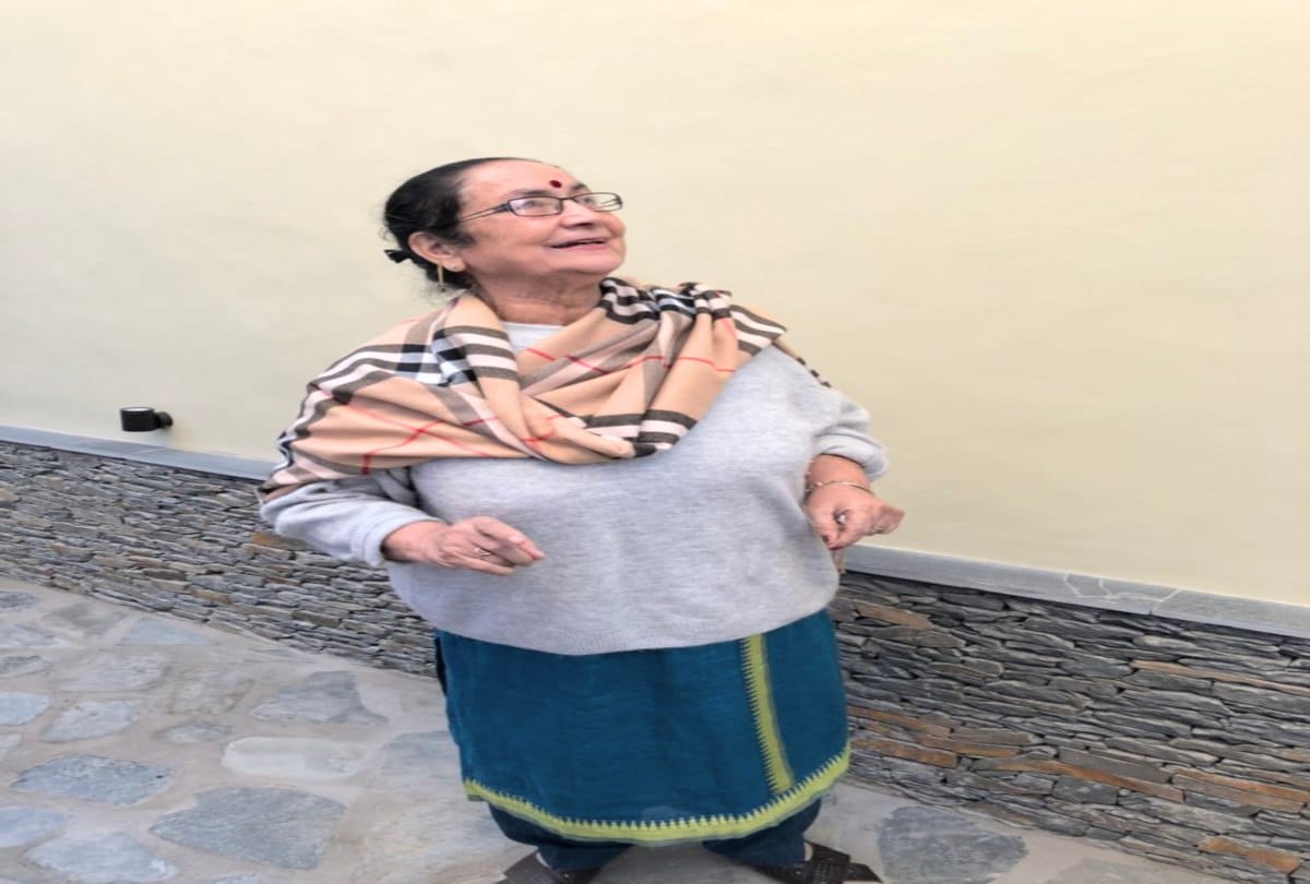 bollywood actor anupam kher mom worried due to monkey menace in shimla
