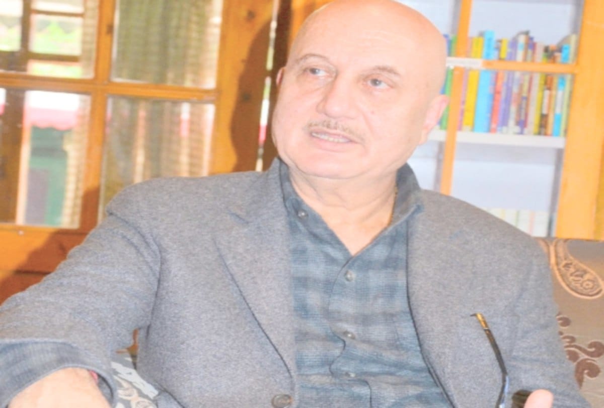 bollywood actor anupam kher mom worried due to monkey menace in shimla