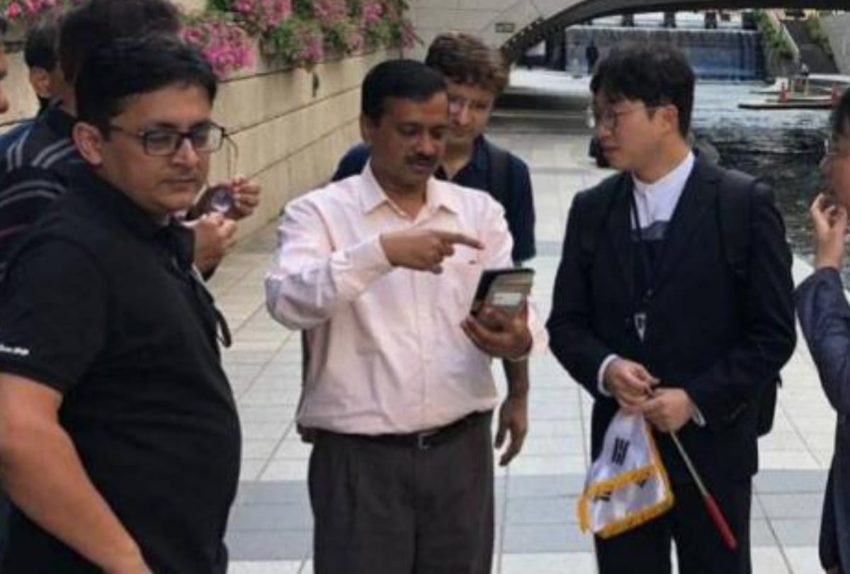 Delhi CM Arvind Kejriwal new look vairal from south korea