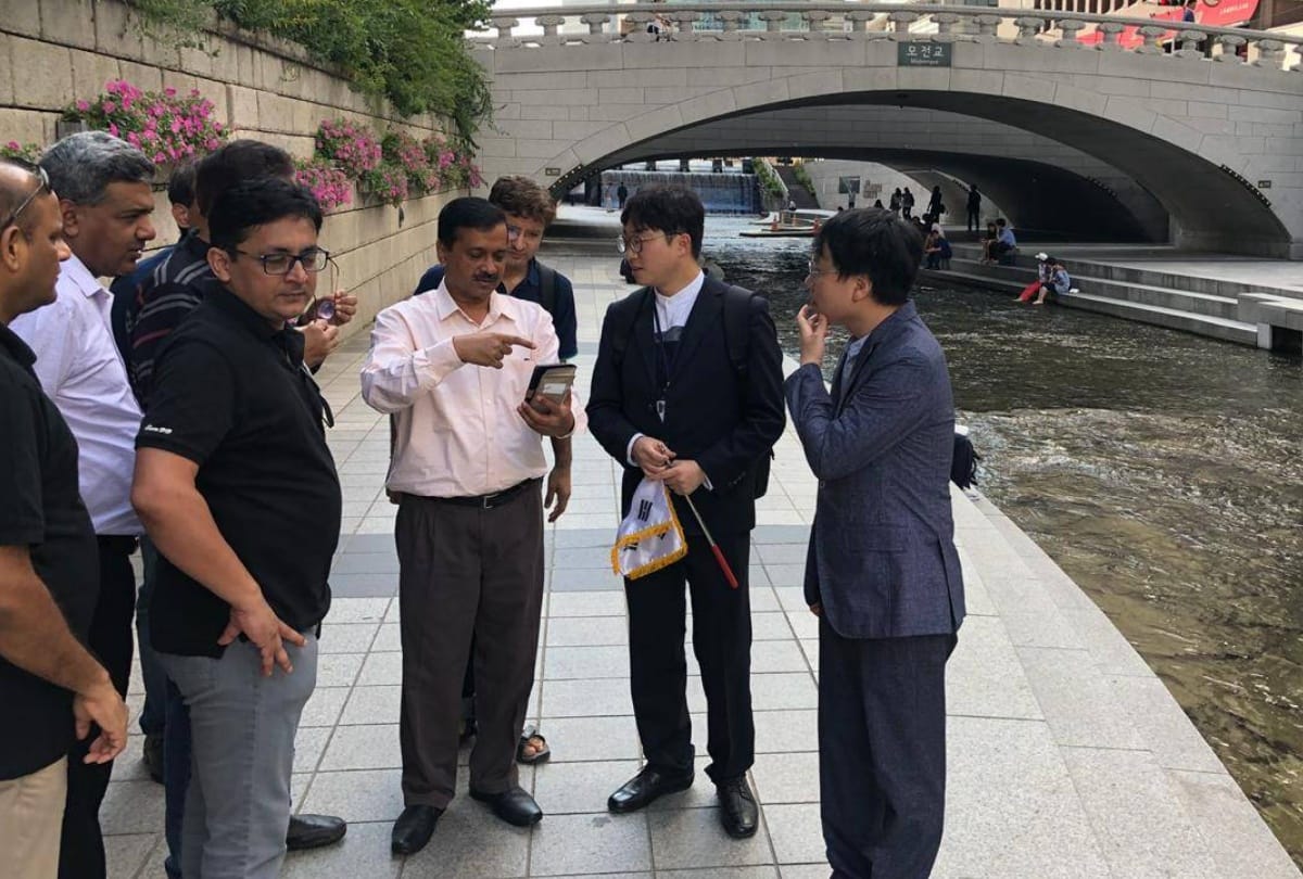 Delhi CM Arvind Kejriwal new look vairal from south korea