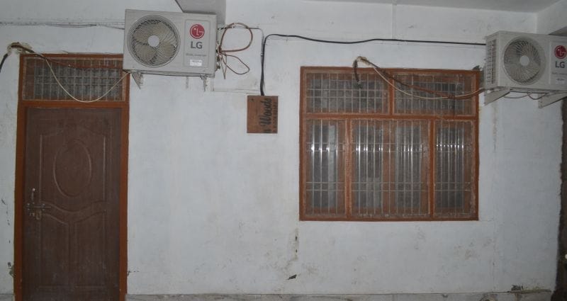 बाबू मेहरबान, दुकान तोड़ बना लिए मकान
