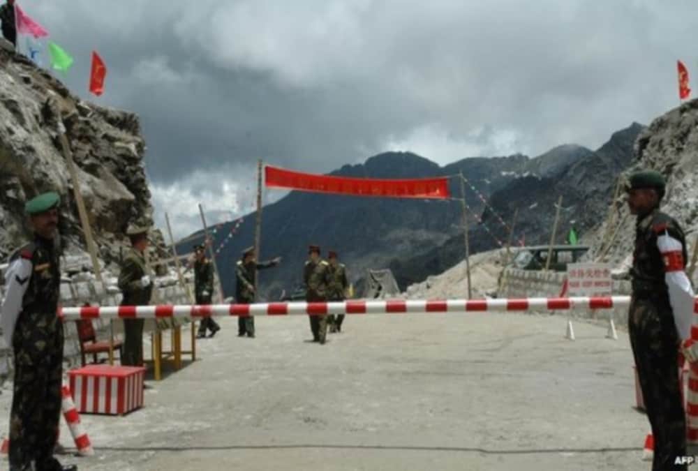 On uttarakhand barahoti Border Indian Soldiers patrolling without arms