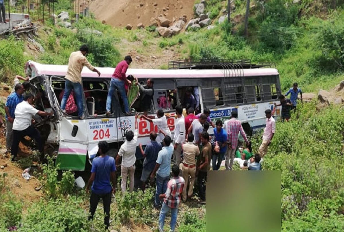 57 people killed after falling in bus valley in Telangana