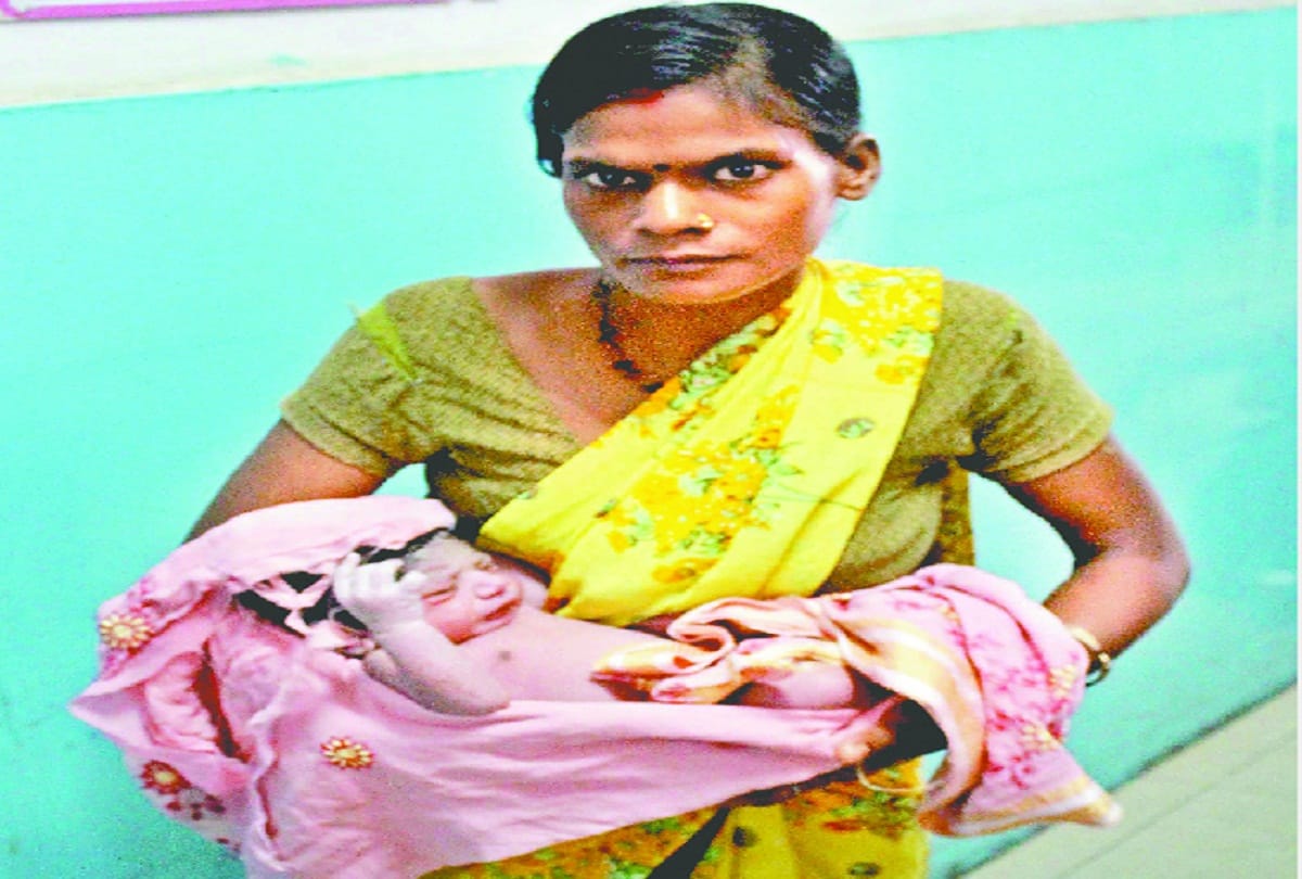 woman gave birth to a child in the hospital toilet in Gurugram, Haryana