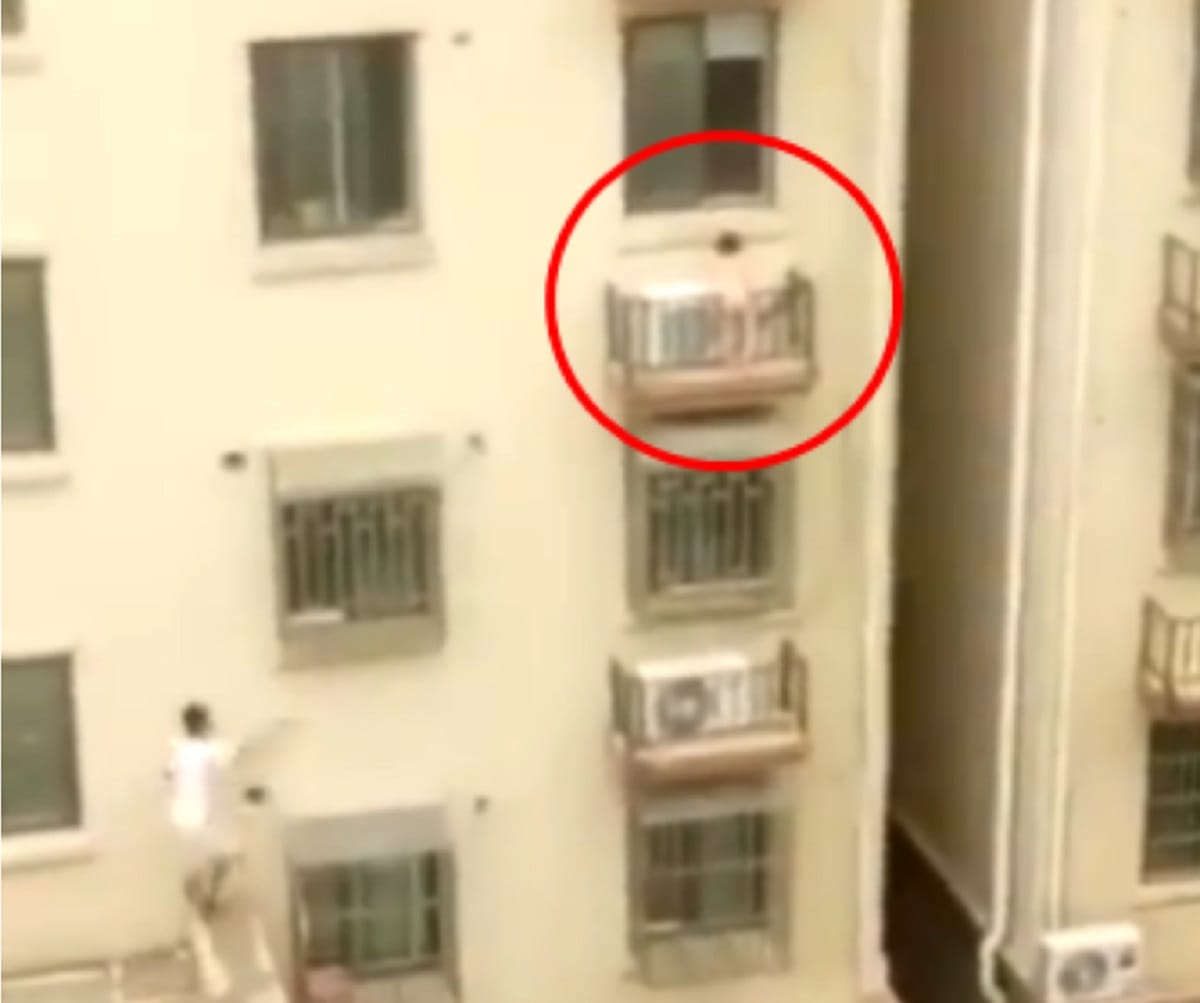 two chines guy saves kid life video goes viral on social media