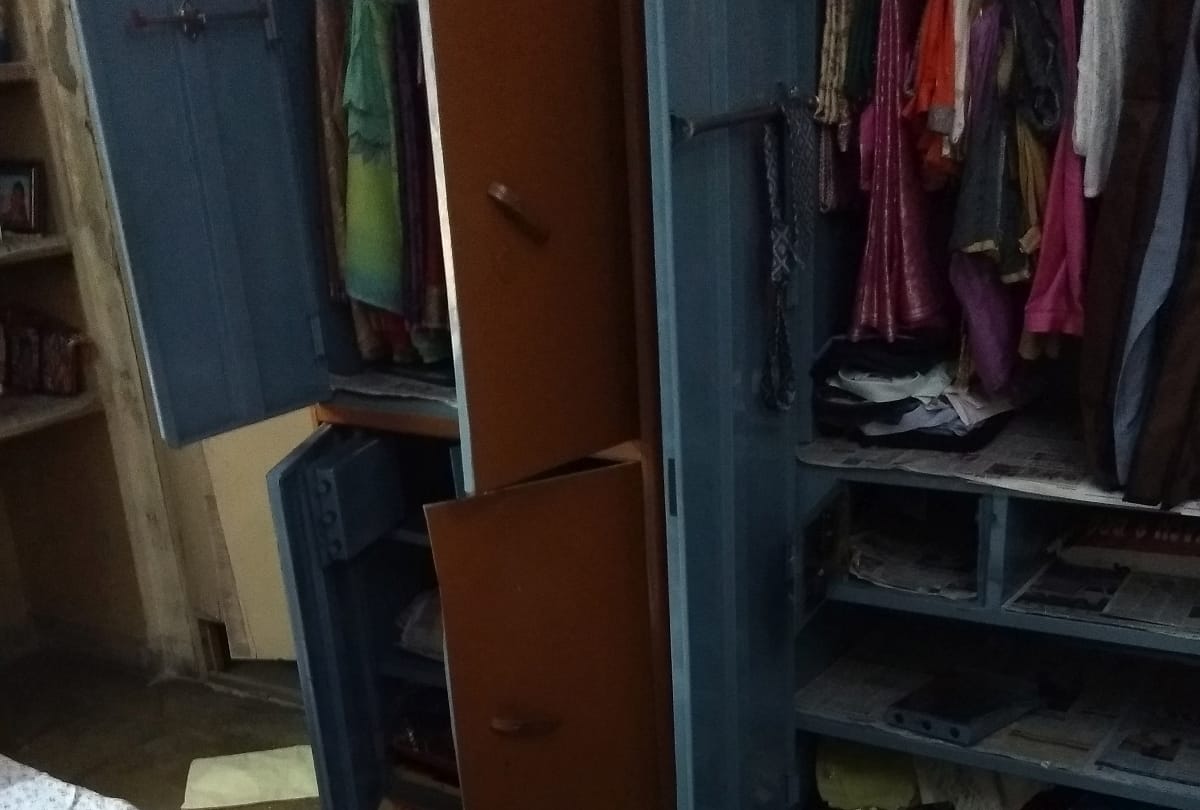 theft of 45 lakh from the flat of officer of agriculture department