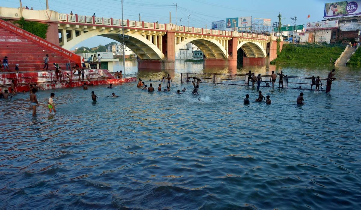 Ganga river water level increasing very fast in varanasi boats float in street