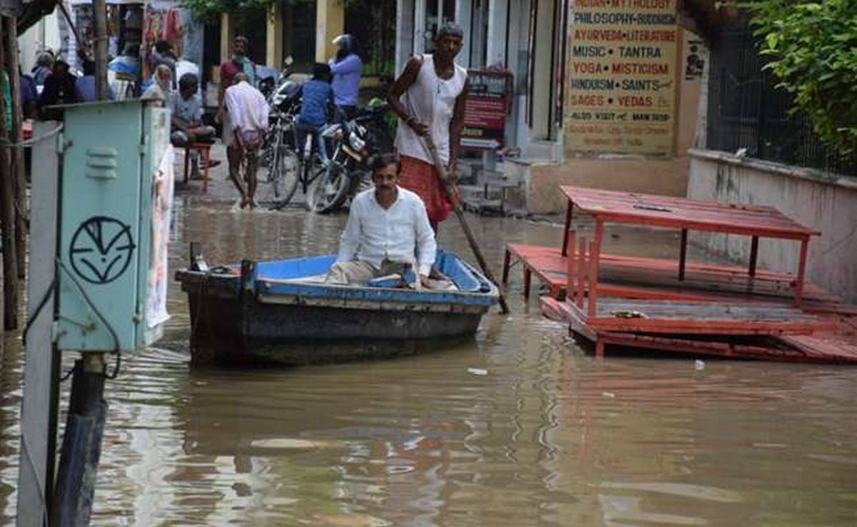 Ganga river water level increasing very fast in varanasi boats float in street