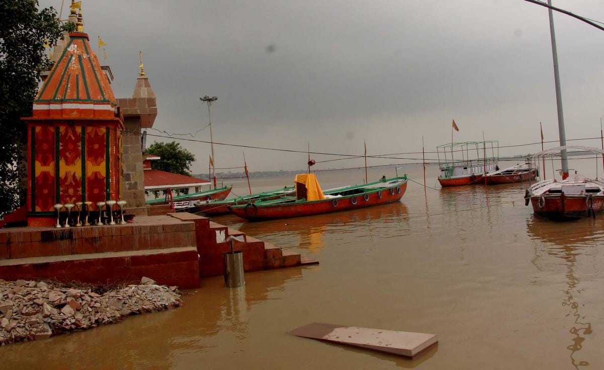 Varanasi ganga stopped at eight centimeter below warning level