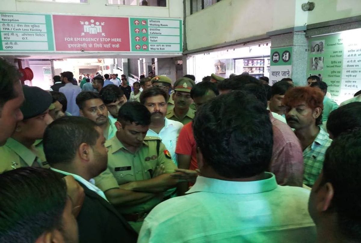 The lawyer was shot in front of the new Agra police station