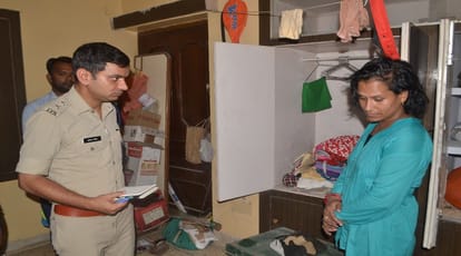 Loot in Meerut, and police are investigating the case