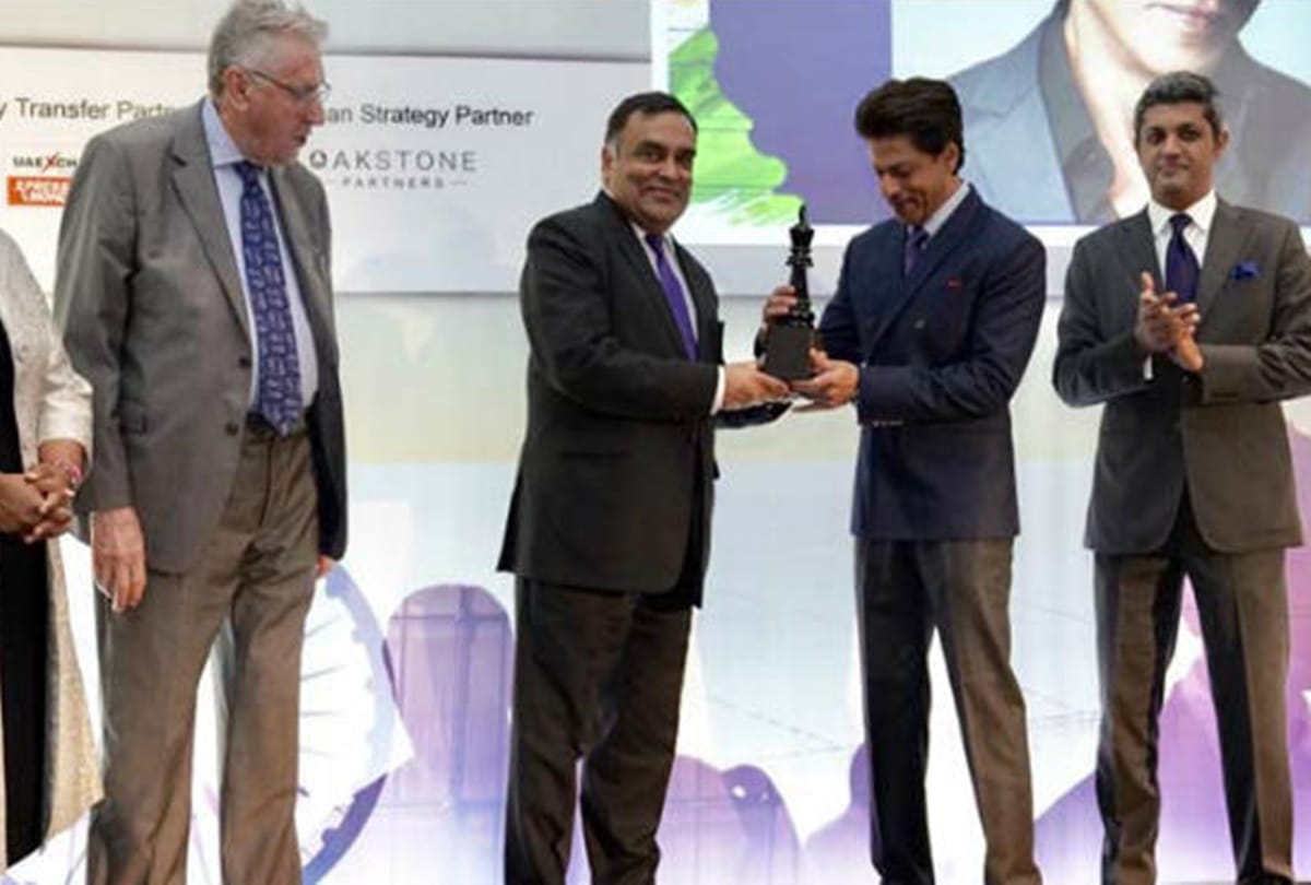 Shah Rukh Khan awarded as game changer at the India UK business summit