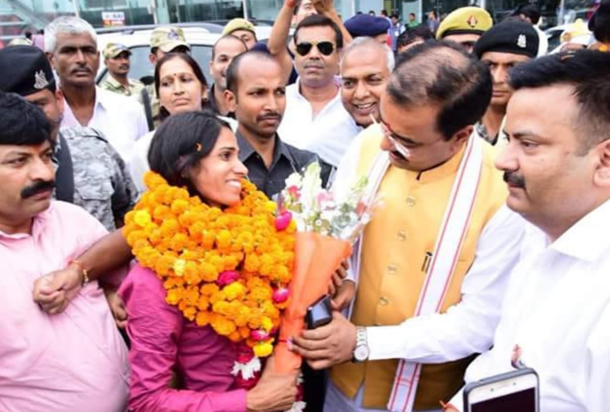 deputy CM keshav prasad maurya welcomed asian games winner sudha singh