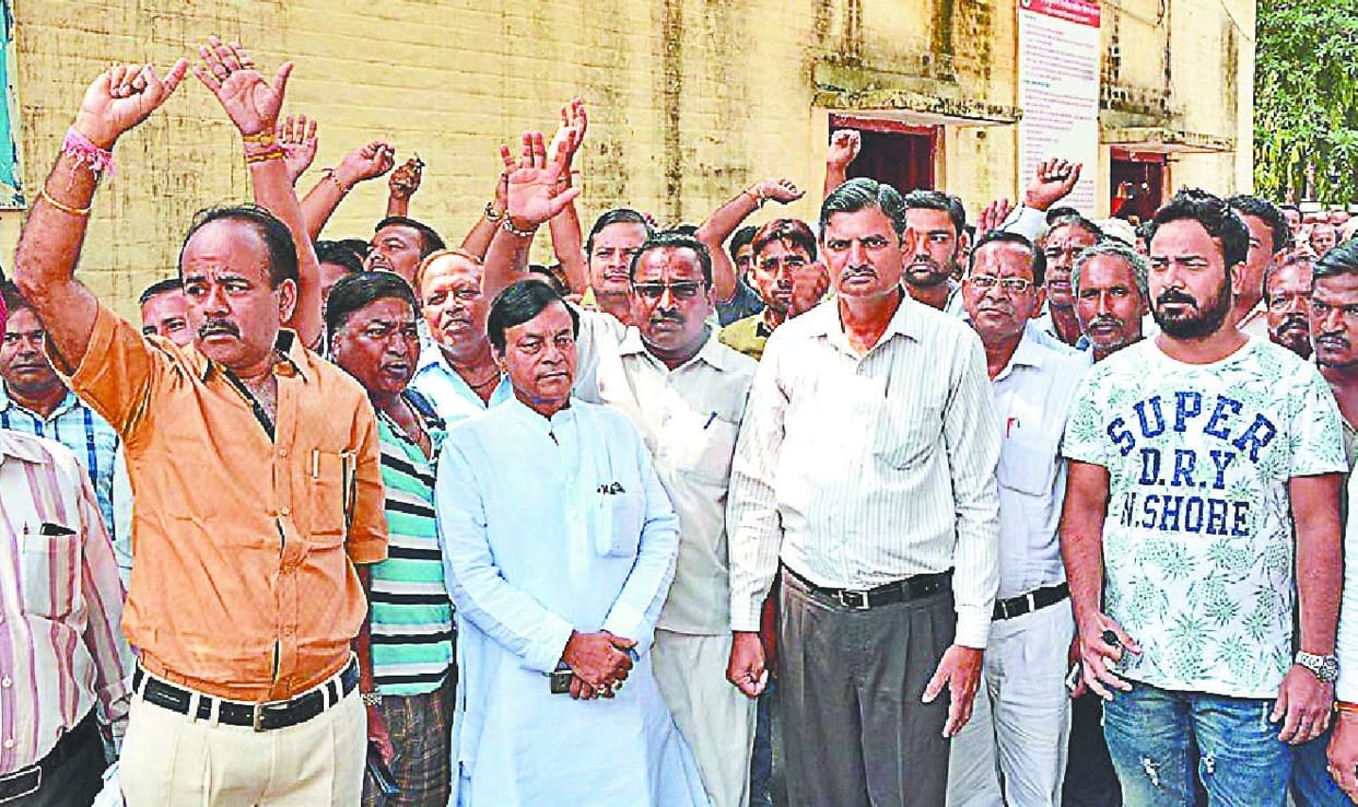 Ration Deals MP House and Demonstration on DM Office