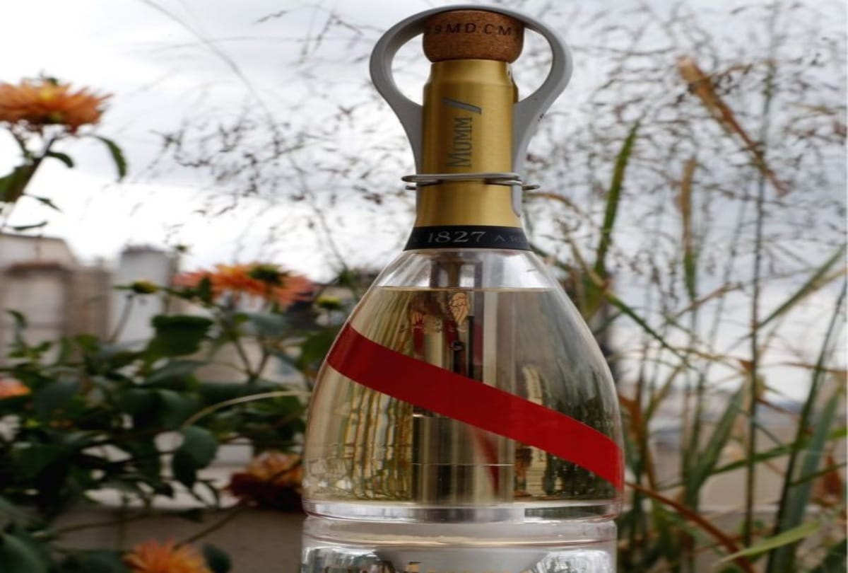 Champagne for space tourist High tech bottle gets test flight