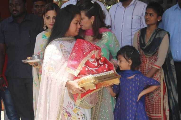 salman khan sister arpita khan welcome ganpati on ganesh chaturthi celebration