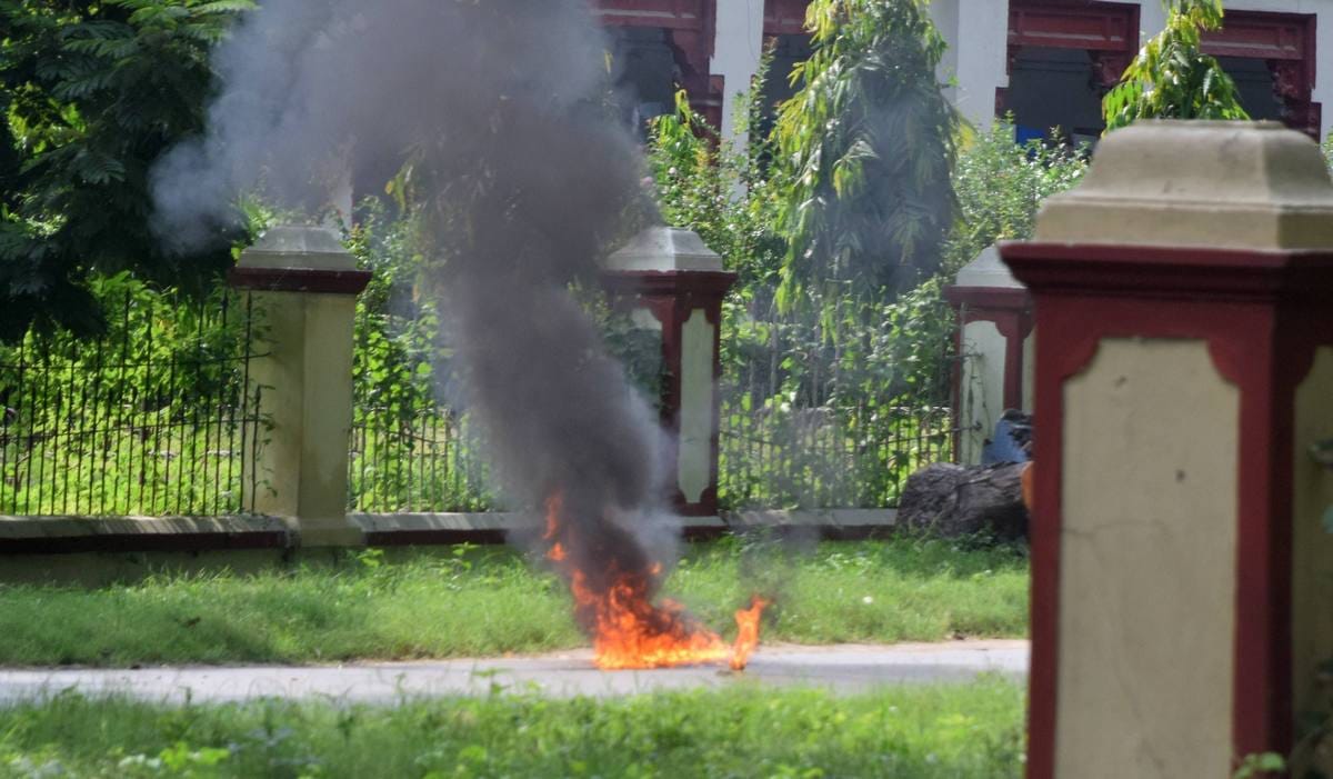 BHU student complaint to vice chancellor about external students