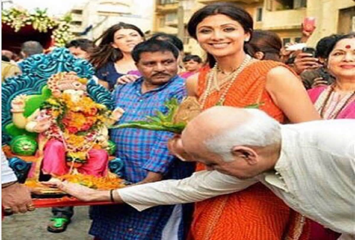 6 bollywood had shared picture with ganesh idols on ganesh chaturthi last year