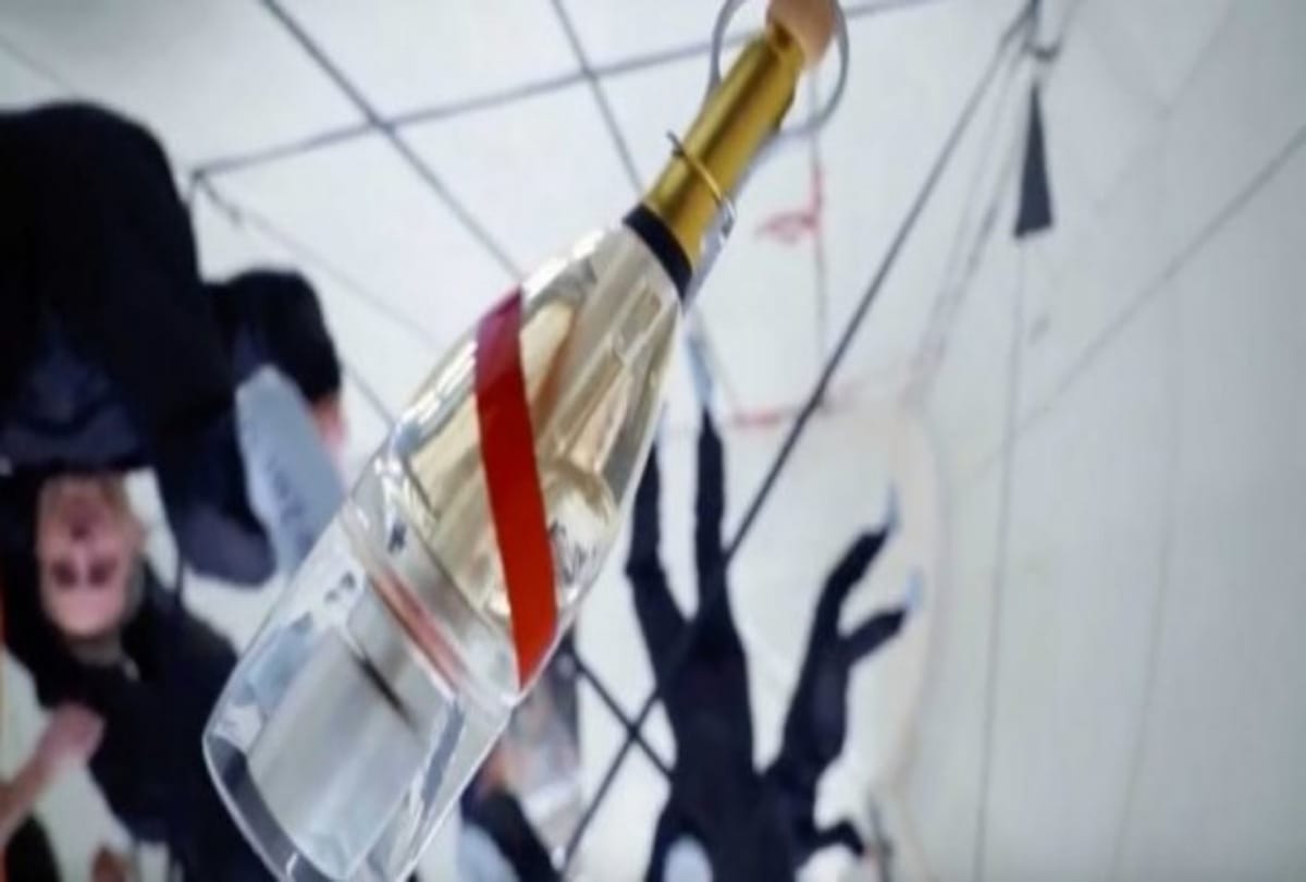 Champagne for space tourist High tech bottle gets test flight