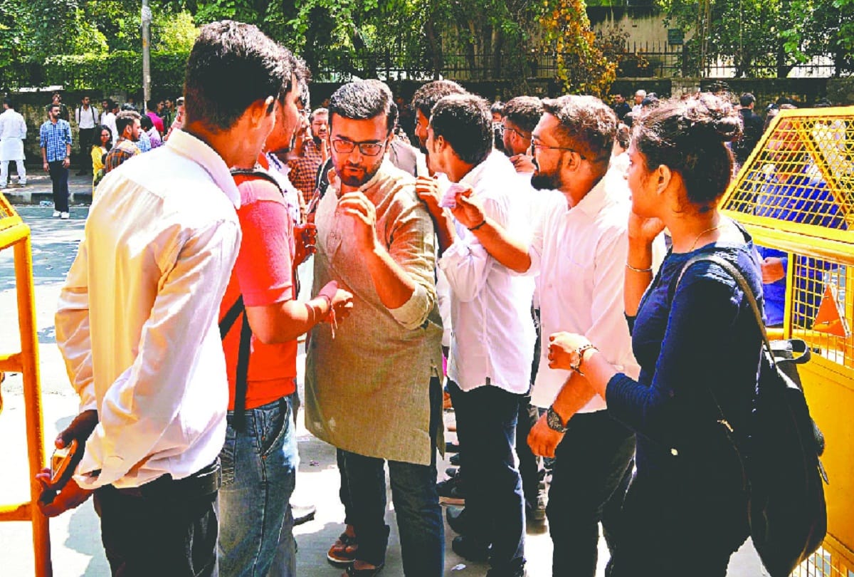 DUSU Election 2018- Future of candidates closed in EVM, voting between 40-45 percent, counting today