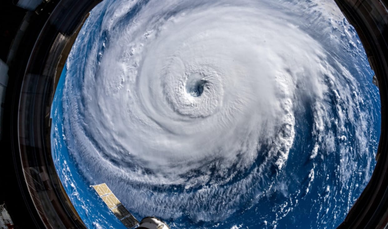 hurricane florence 2018: hurricane Florence weakens to Category 2, NHC declares