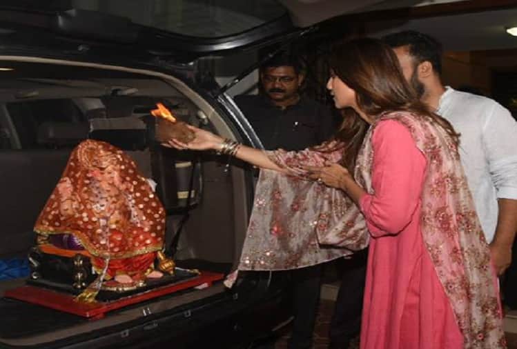 Ganesh Chaturthi 2018 Shilpa Shetty and Raj Kundra welcomed lord Ganesha at her home