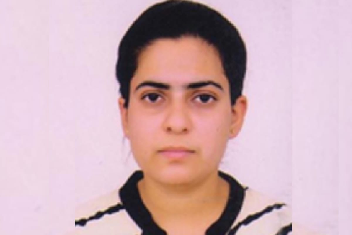 Muslim girl got First time Kuladipati gold medal Anam Siddiqui became Over Topper in BTech