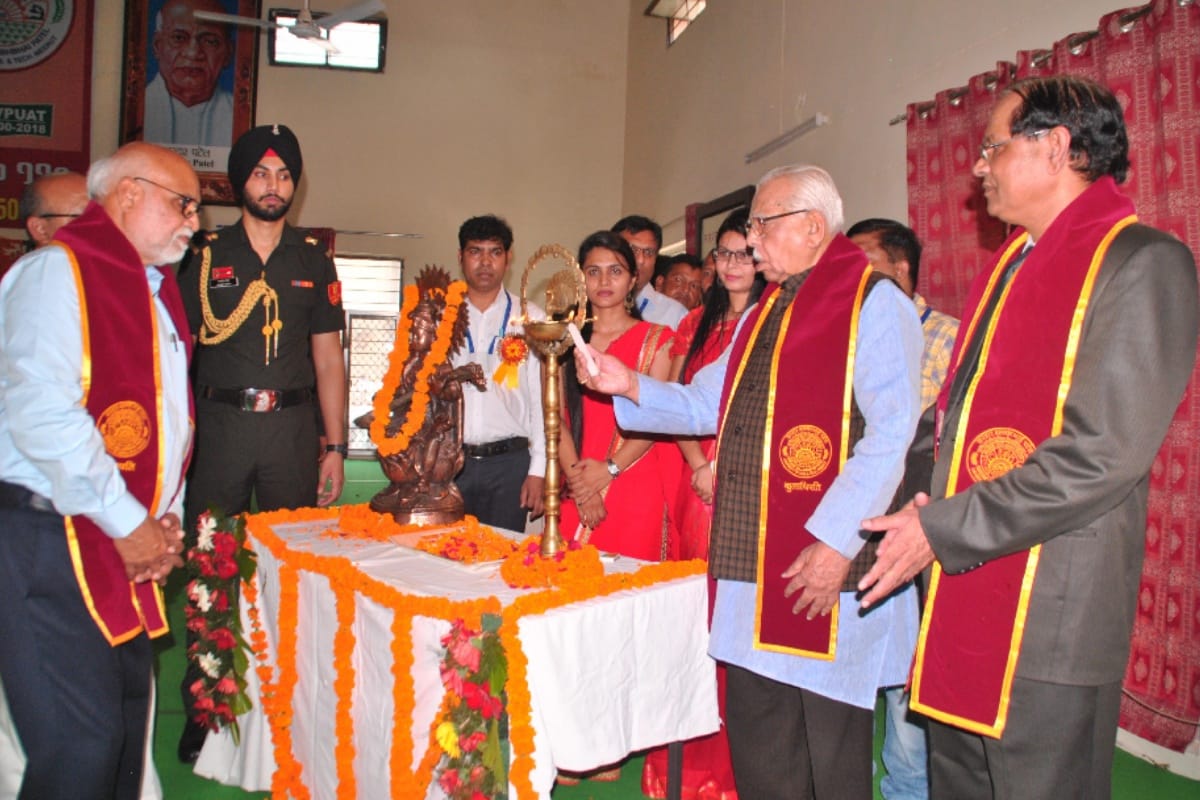 Muslim girl got First time Kuladipati gold medal Anam Siddiqui became Over Topper in BTech