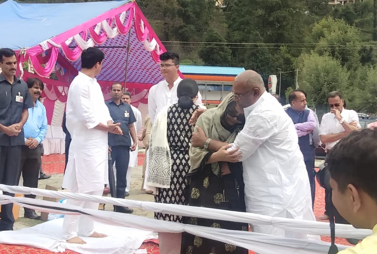 Atal Bihari Vajpayee mortal remains immersed in Beas Kanchanikoot at Manali