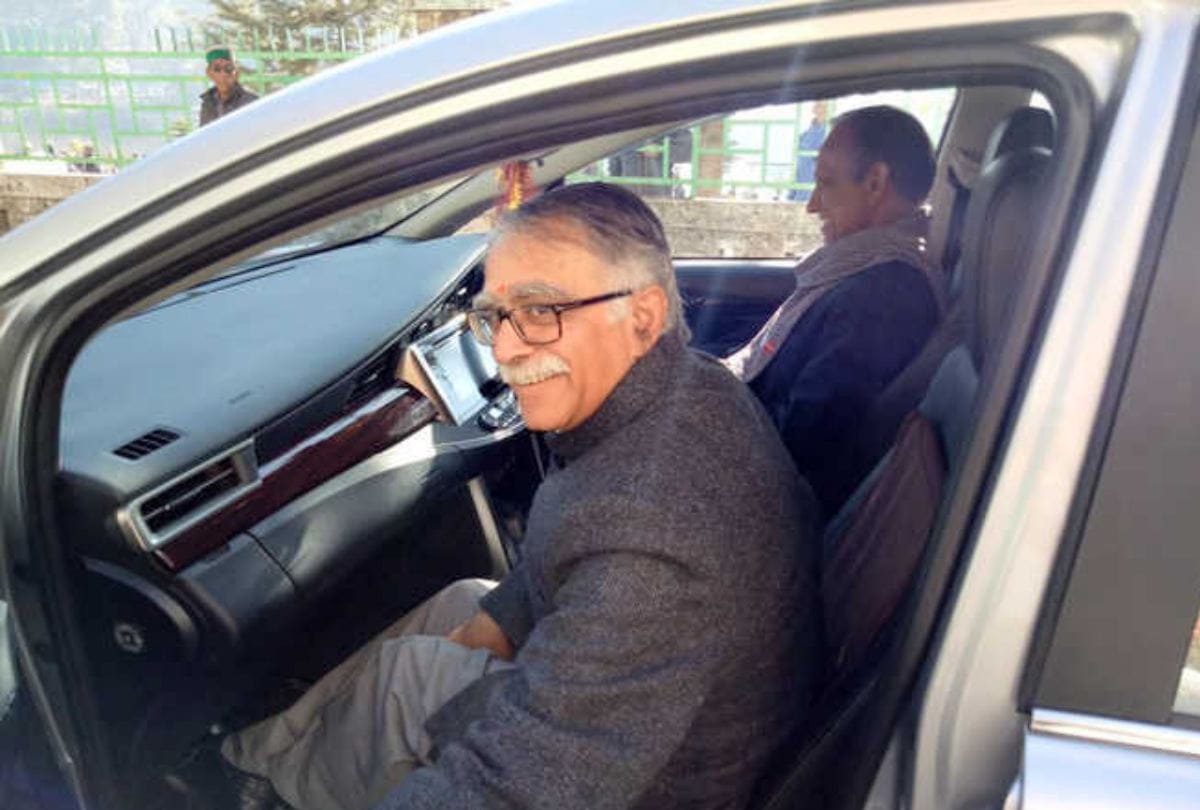 Acting Chief Justice sanjay karol Helped patient by his own car to reach IGMC Shimla