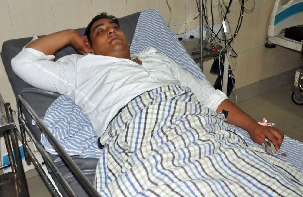 up police cop shoot by robbers in agra