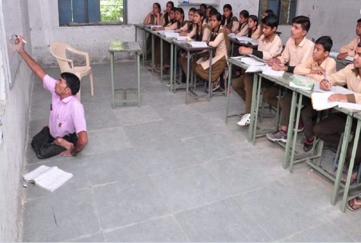 Know about Physically Challenged teacher Sanjay Sen, True of viral photo and inspire everyone