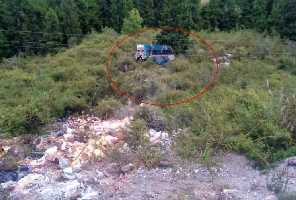 Truck fell into ditcht in pithoragarh driver killed