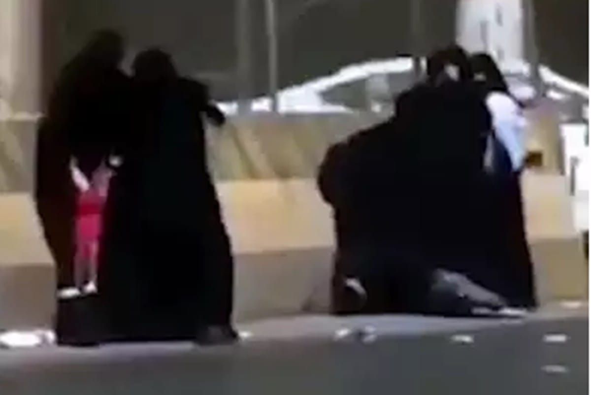 Burkha clad women were quarreling on roadside in Riyadh whose video goes viral