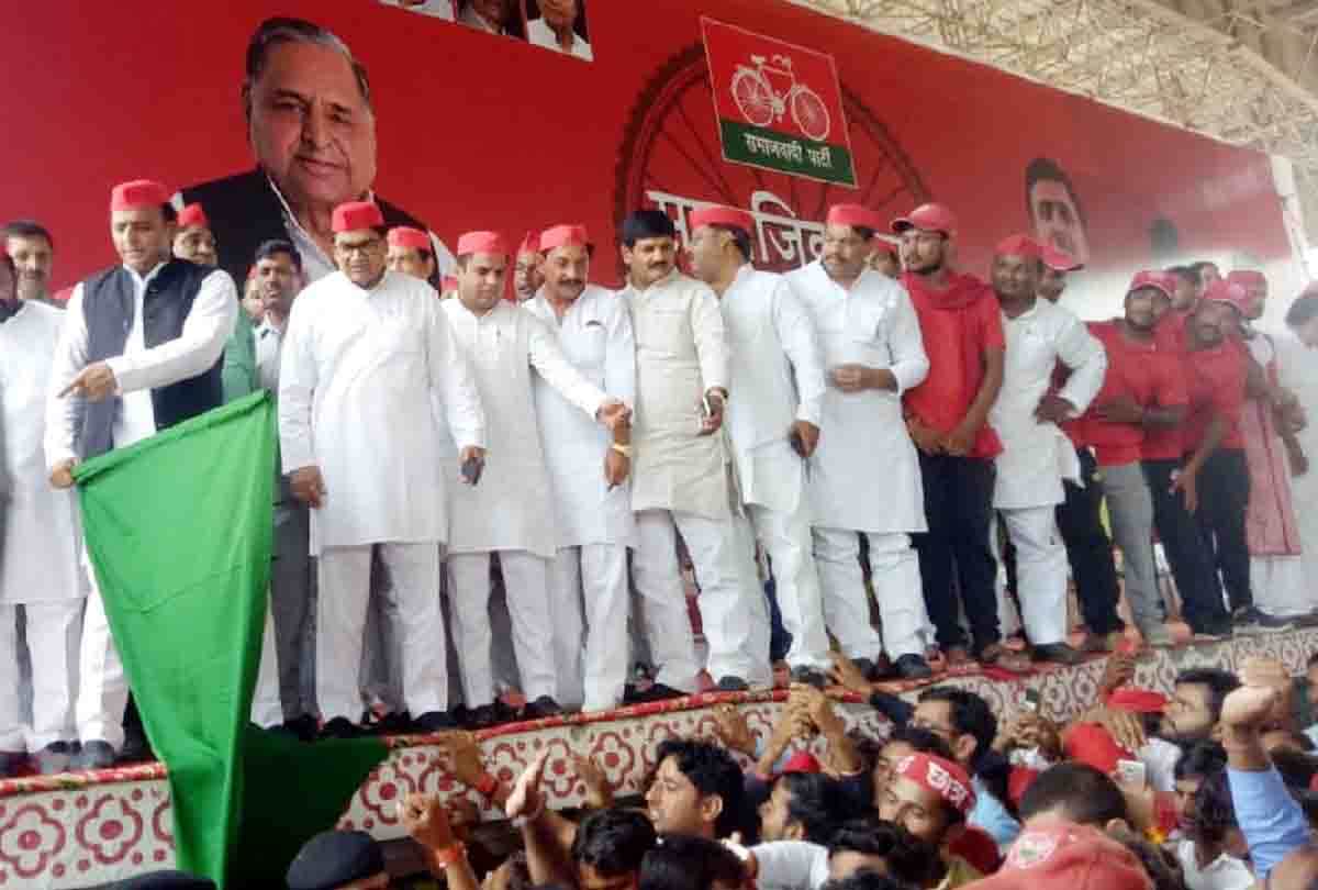 akhilesh yadav targets cm yogi in etawah