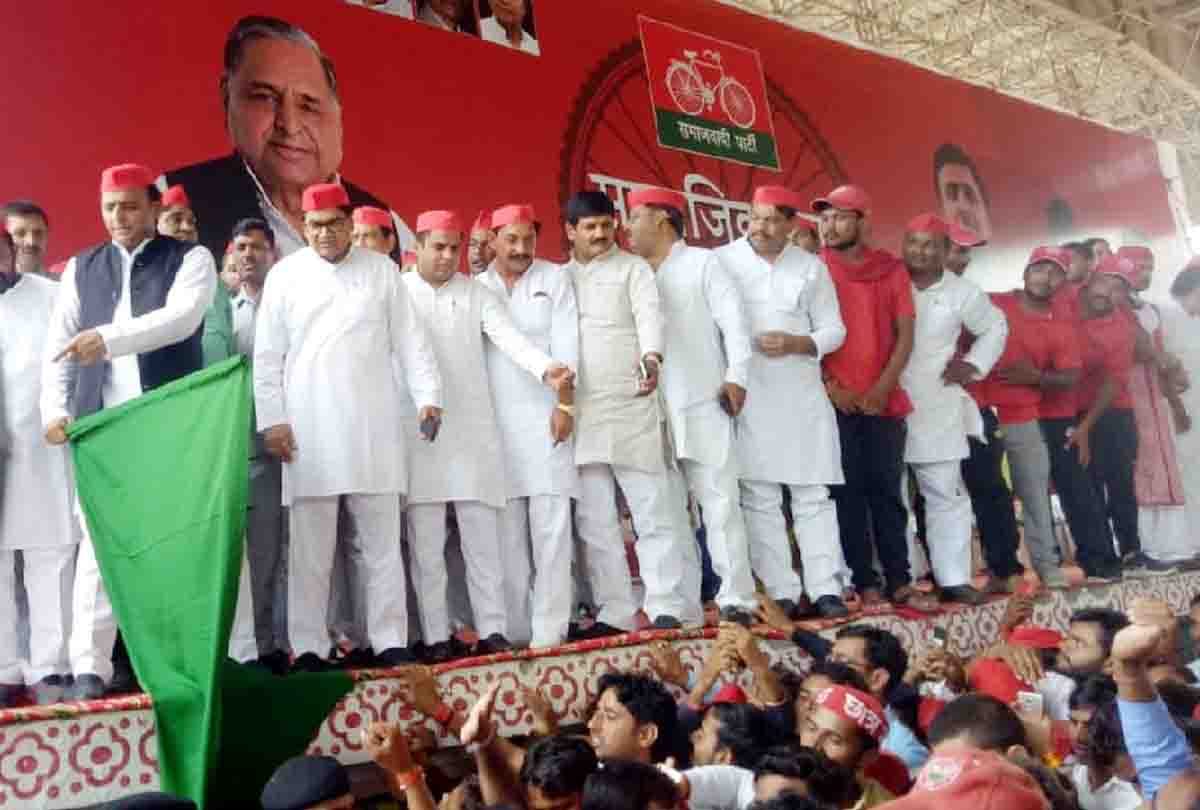 akhilesh yadav targets cm yogi in etawah