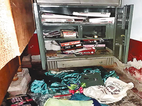 jwellery and cash theft fromfarmer house