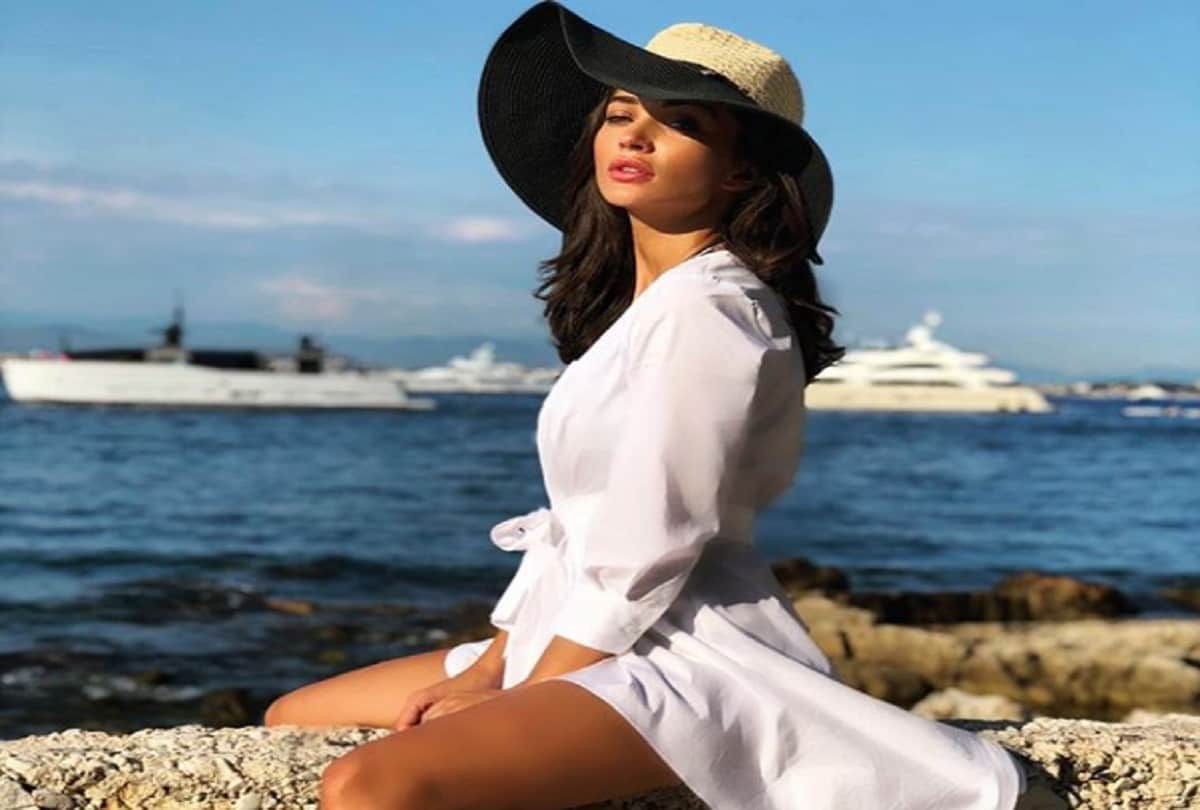 Pregnant Amy Jackson shared baby bump picture while doing workout in Gym