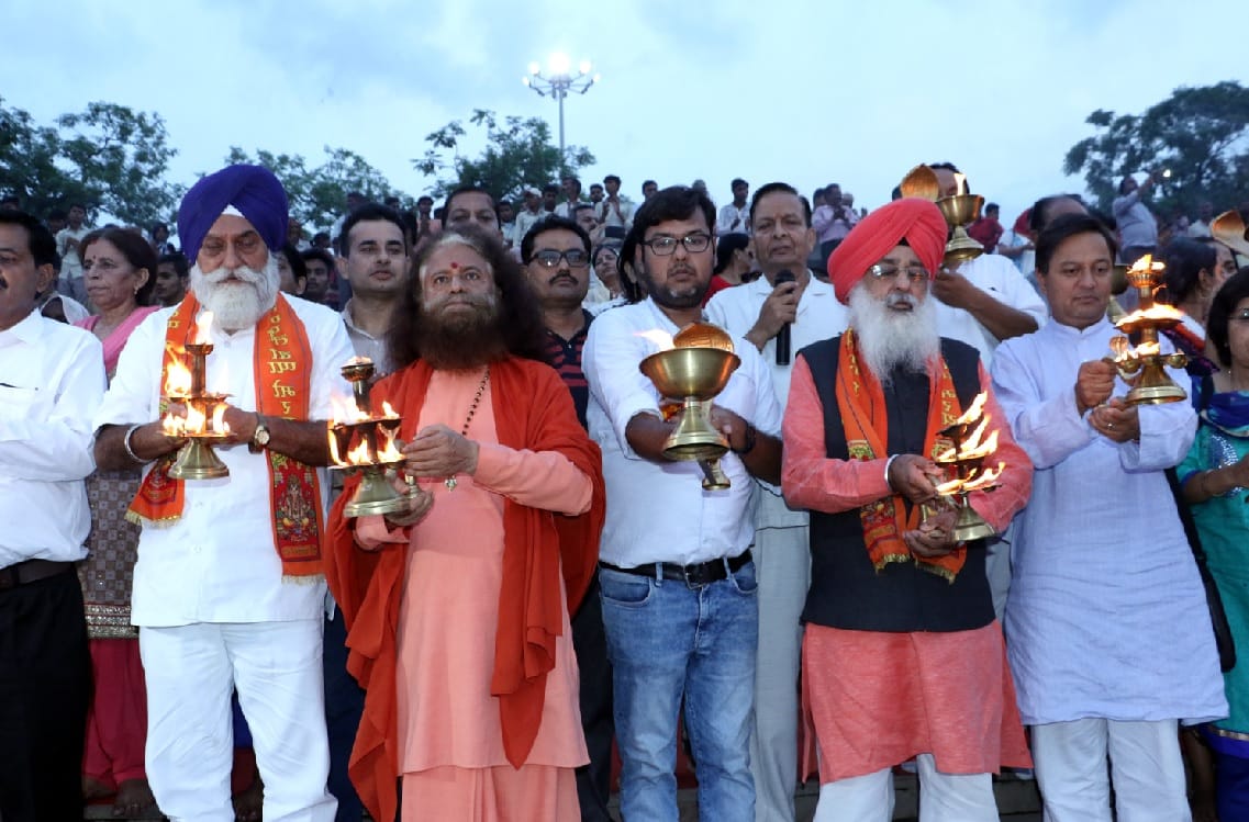 Swamy Chidananda Ki Ganga Aarti