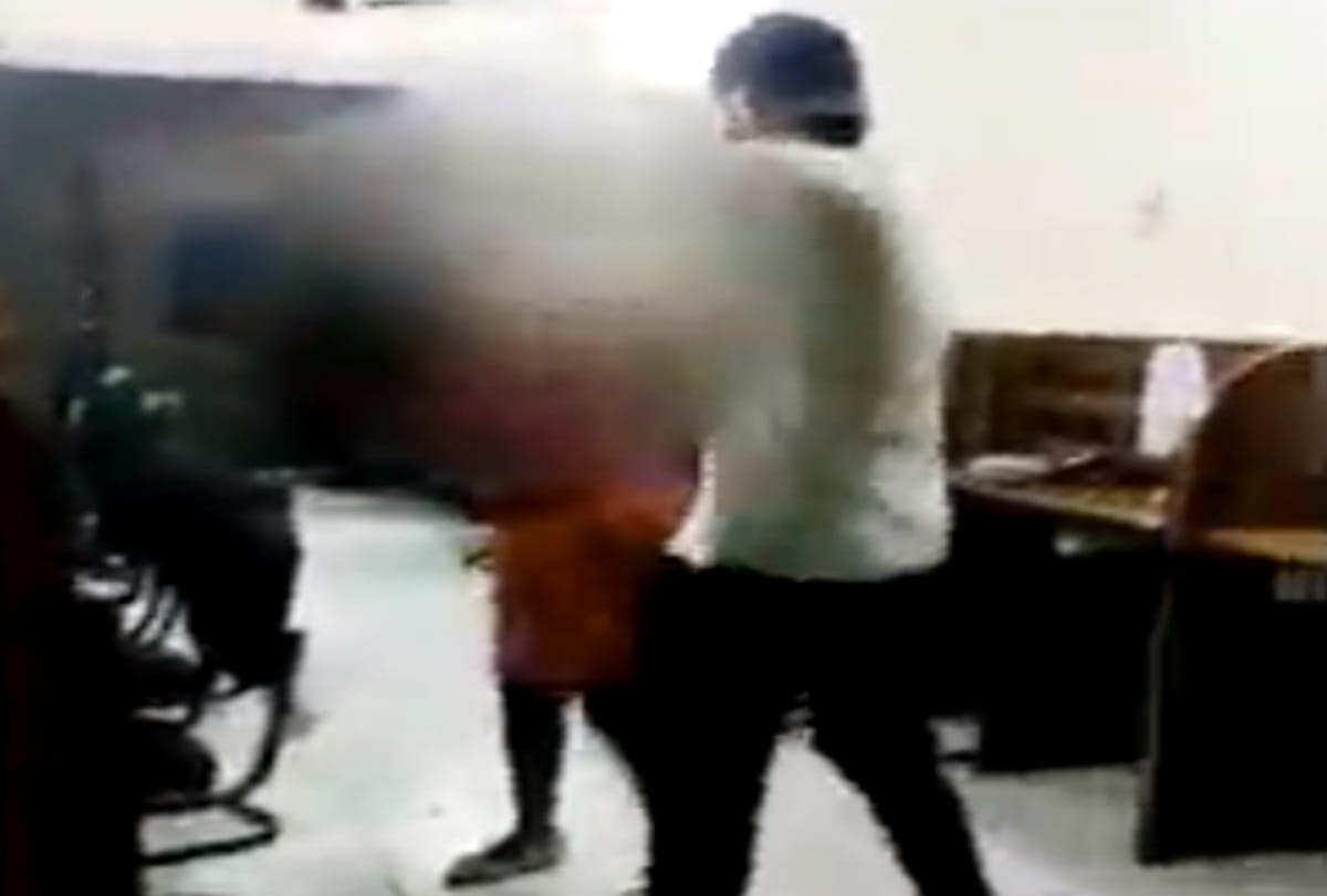 shocking reason behind beating to girl in delhi