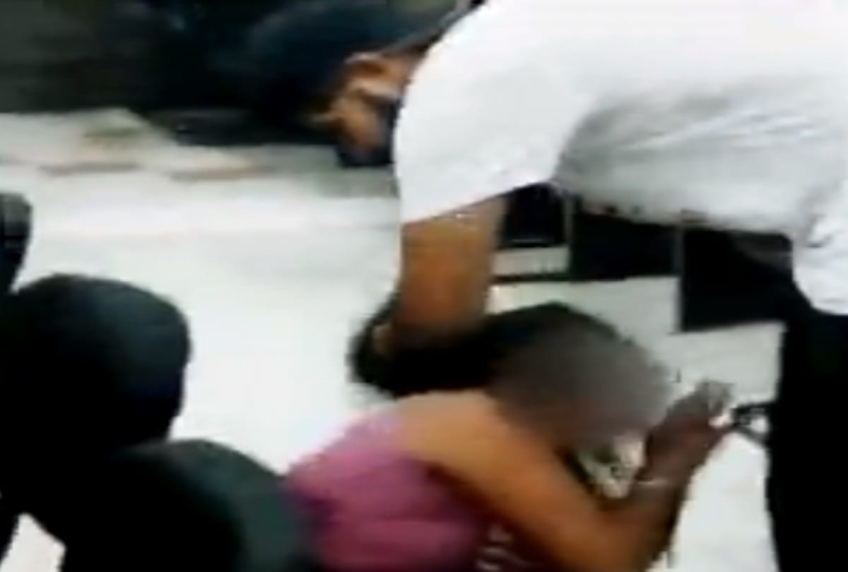 shocking reason behind beating to girl in delhi