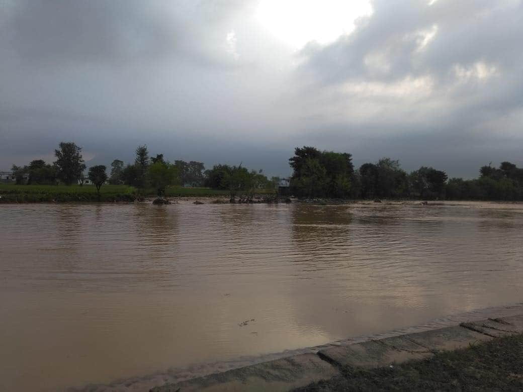 flood in dehradun raiwala many family stuck in flood
