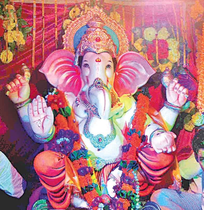lord ganesha came in gajraula with high dj sound