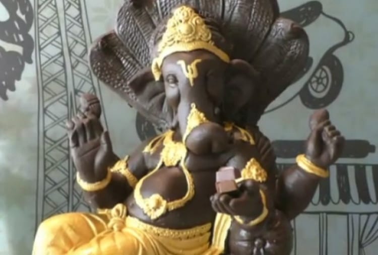 restaurateur Harjinder Singh Kukreja  has prepared a Ganpati idol with chocolate in Ludhiana