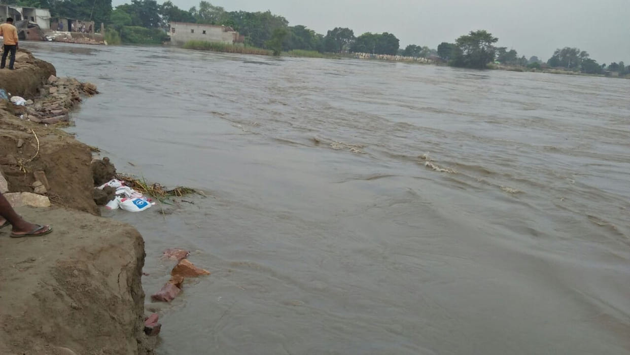 Increase in water level, increase risk of catastrophe