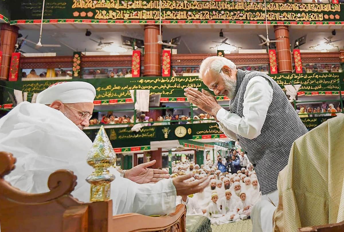 PM Narendra Modi greets the Dawoodi Bohra community in Indore